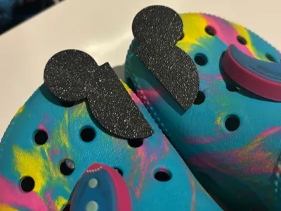 croc jibbit kids identify left and right mick