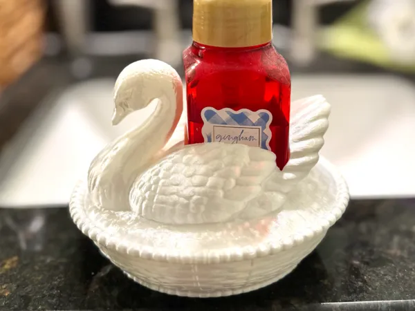 Porte-savon cygne façon verre de lait