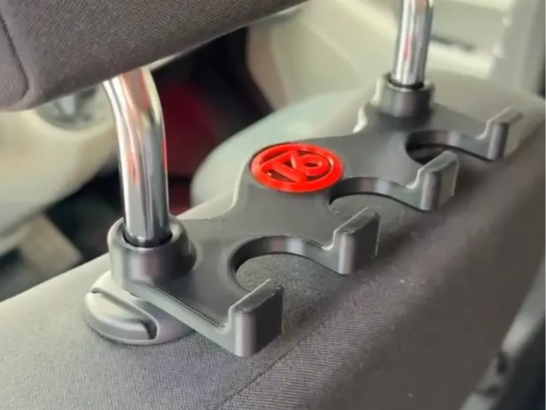 Adaptador: Headrest Hook Adapter – VW T5 T6 Compatible. Referencia del modelo original.