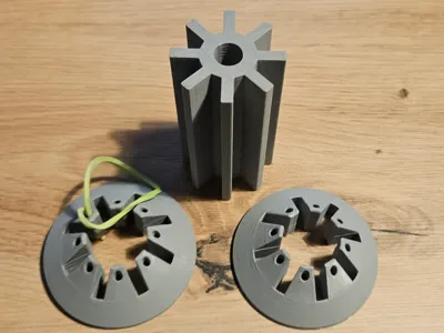Self centering spool holder