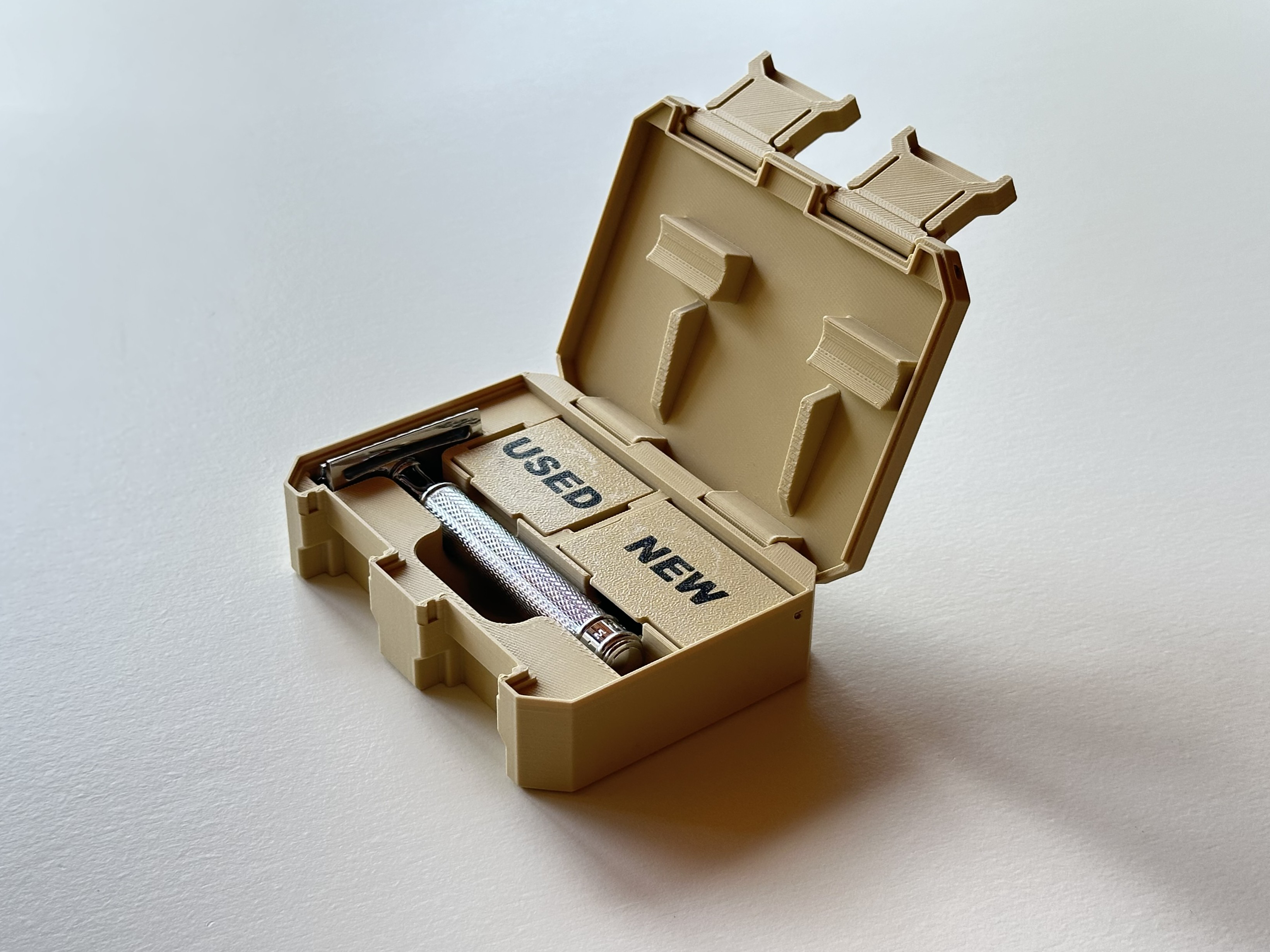 Safety Razor Travel Case with Blade Compartments - Free 3D Print