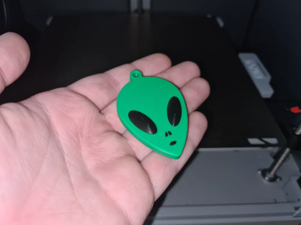 Alien Keychain V2 - Free 3D Print Model - MakerWorld