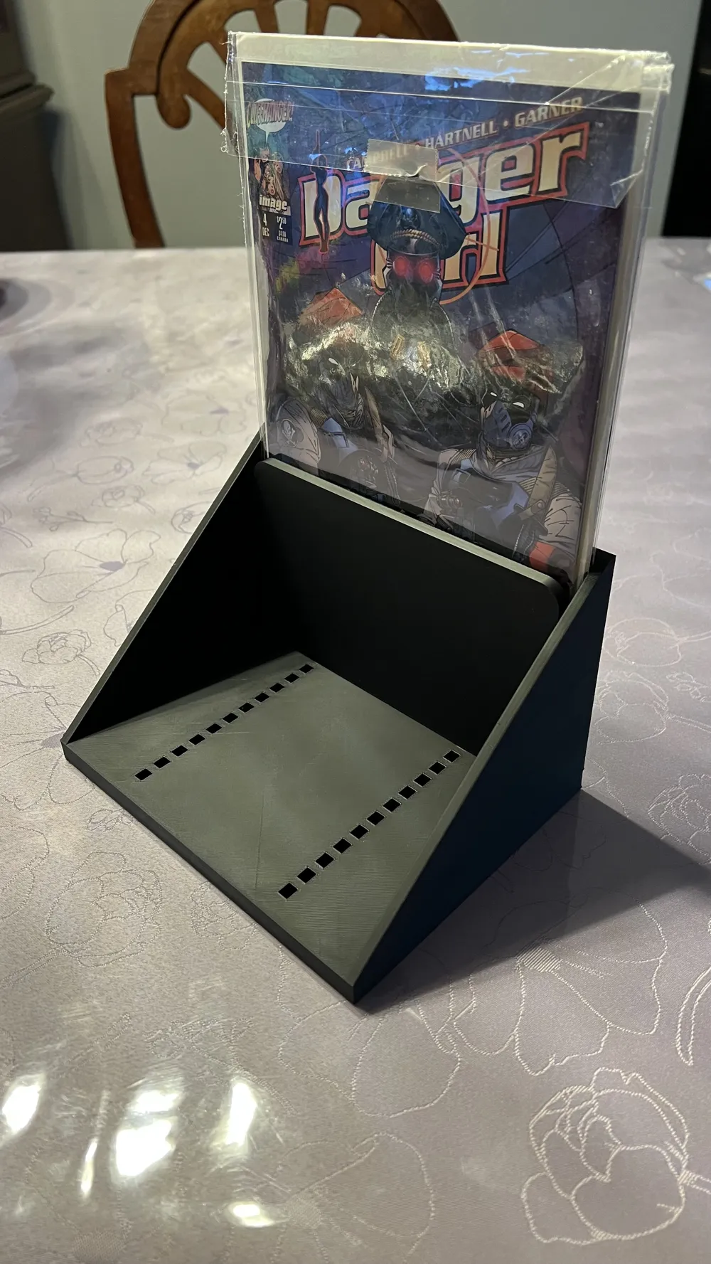 Modular Comic Book Stand - Free 3D Print Model - MakerWorld