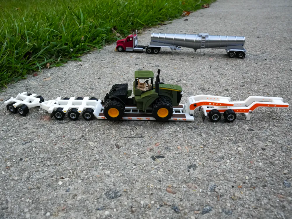 Figura decorativa: 1/64 Scale Jeep and Stinger for Lowboy Trailer. Referencia del modelo original.