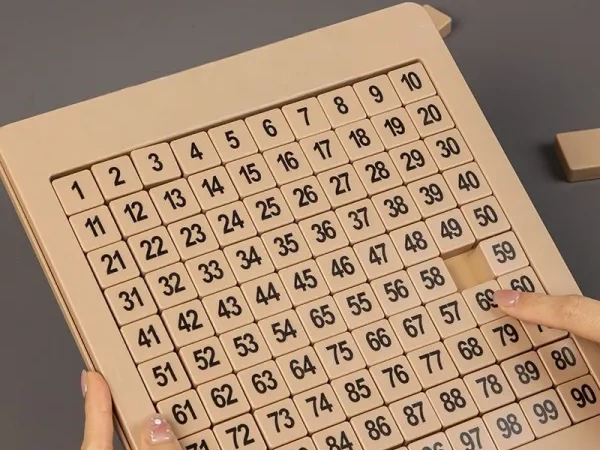 数字华容道，含收纳盖