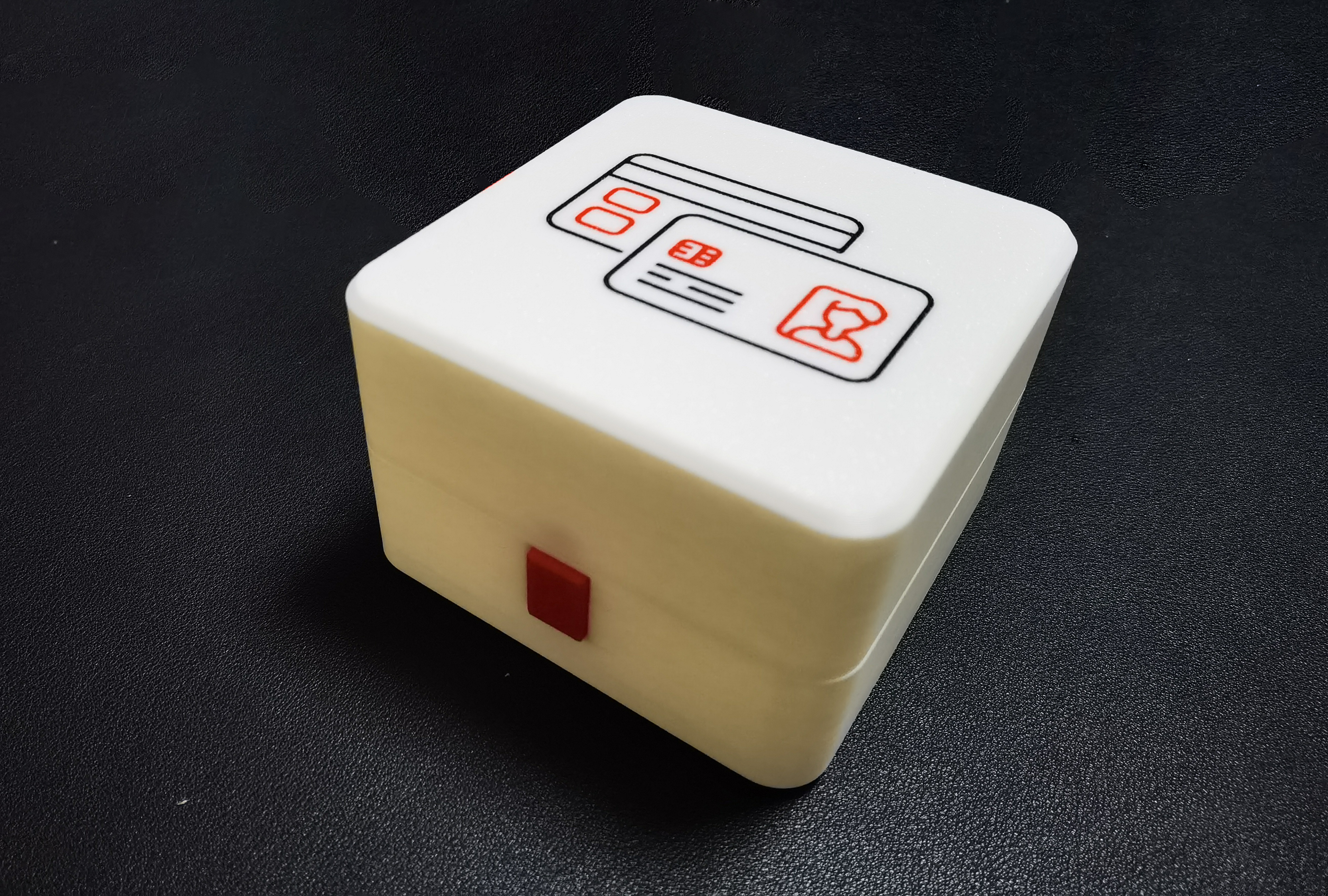 Miniatura 5 do modelo 3D 身份证银行卡收纳盒卡包（一体打印按钮开合）