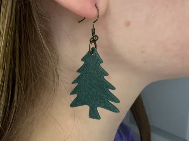 Simple 2.5g Christmas Tree Earrings