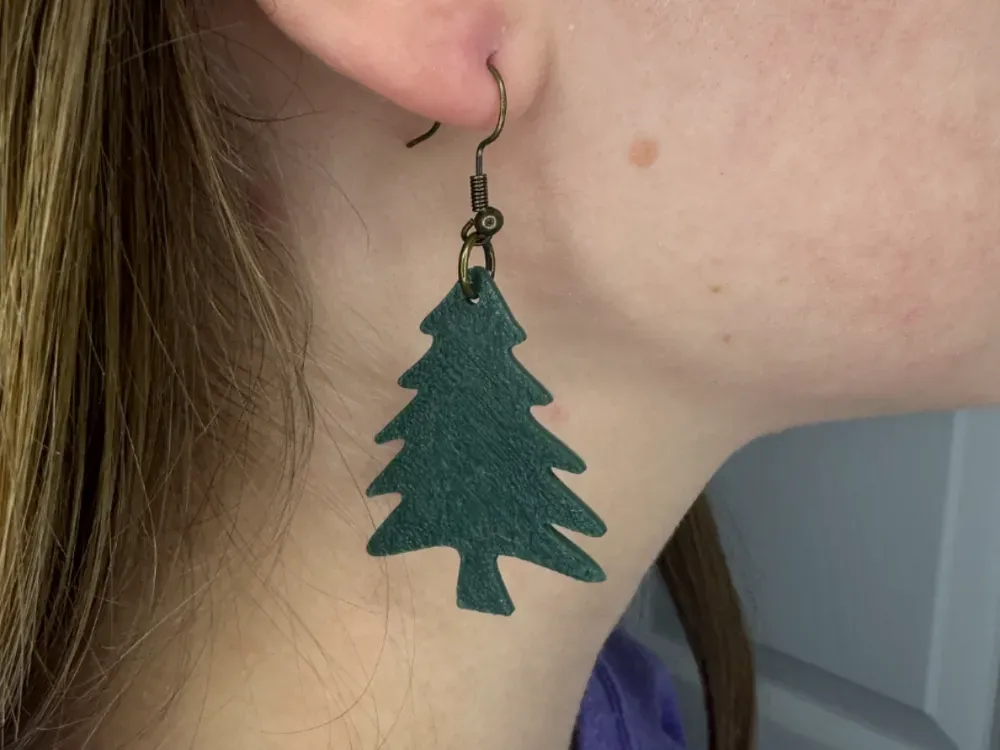 Simple 2.5g Christmas Tree Earrings view 3