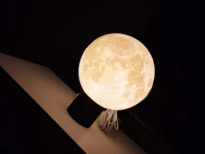 Moon with adapter on lamp fitting 2.0