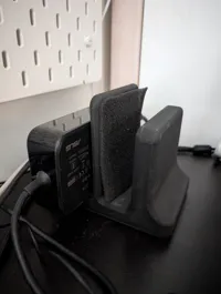 Support vertical pour portable et chargeur — photo 3