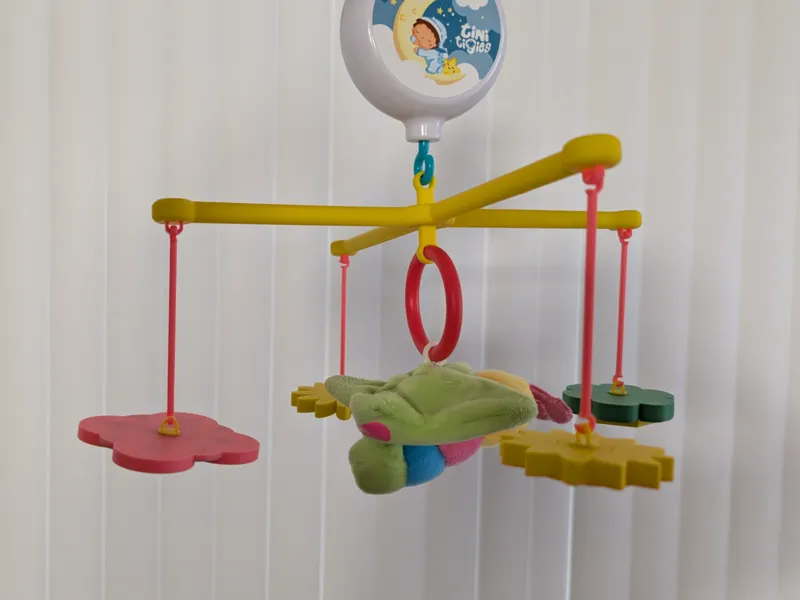 Baby mobile toy hanger