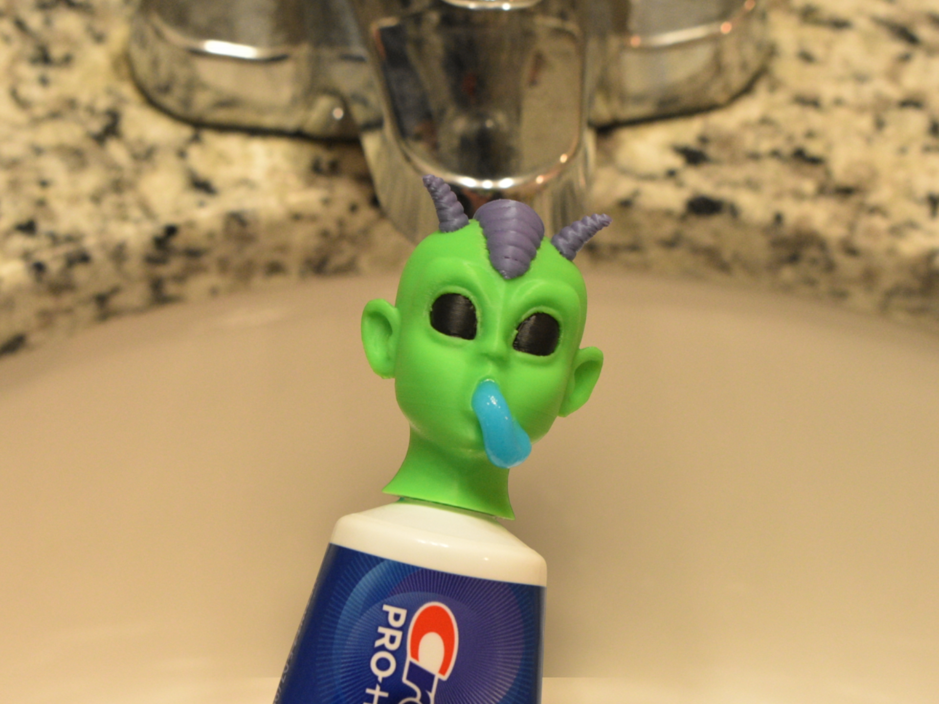 Alien Toothpaste Topper