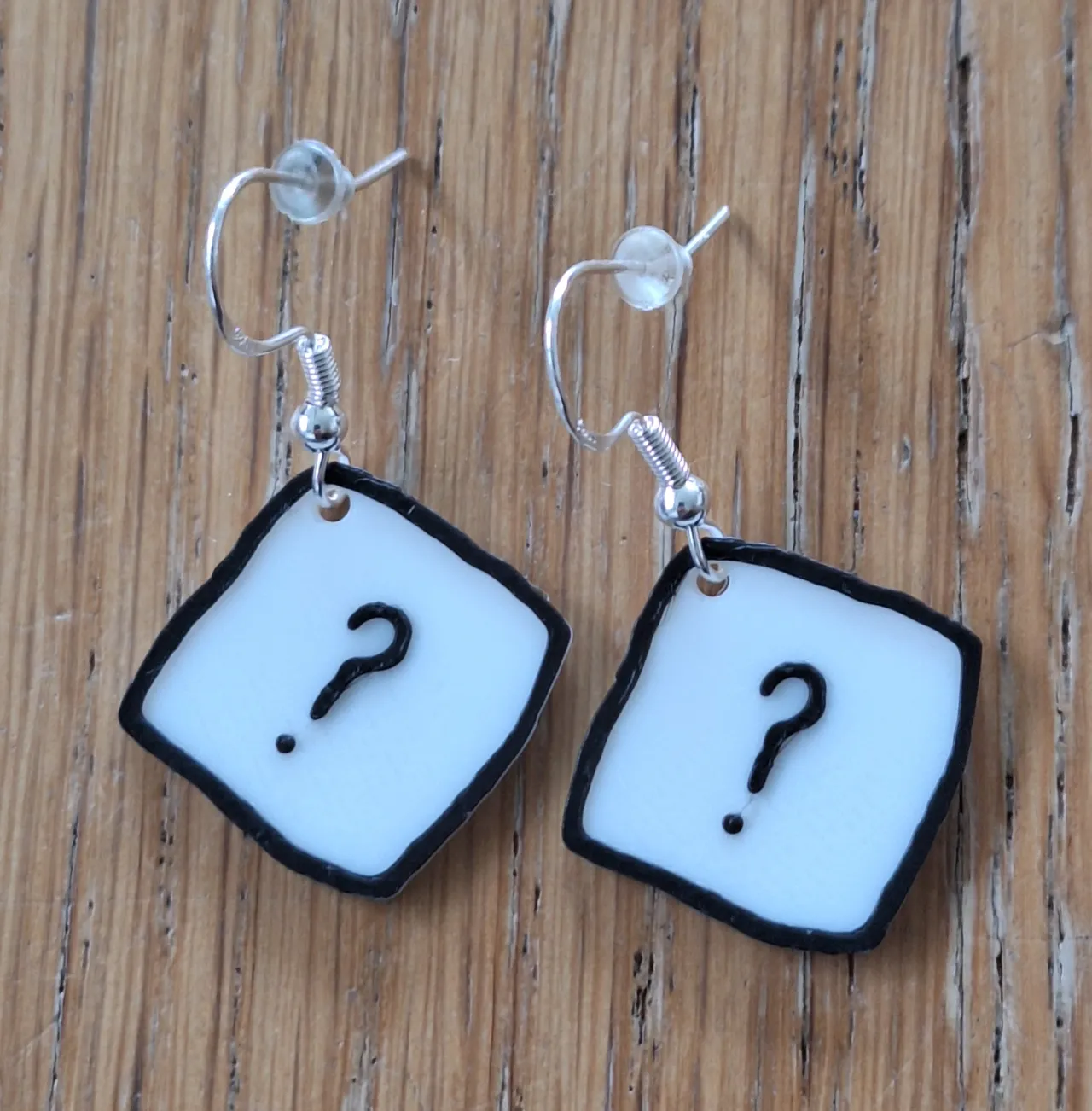 Loveless Alice Oseman earrings / keychain view 2