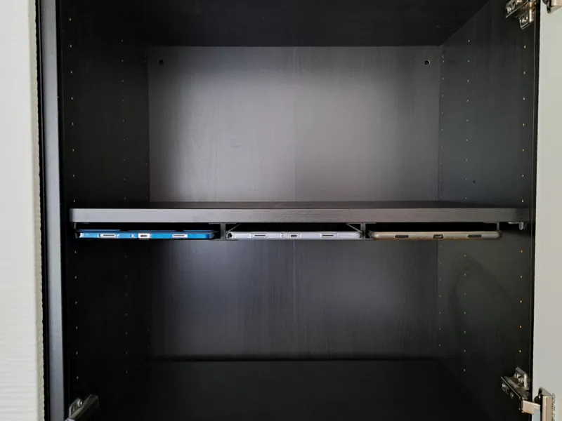 Tablethalter für Schrankboden oder unter Tisch