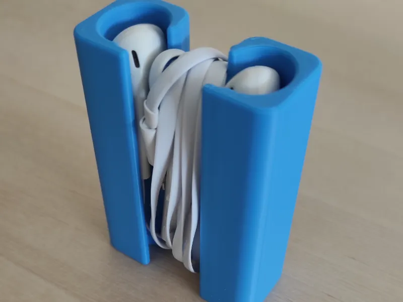 Cabled earphone travel case