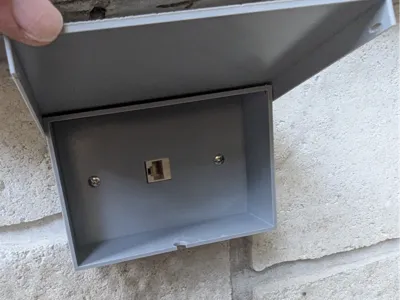 Single keystone plate with box and cover