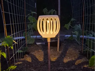 Solar -Gartenlicht mit Halterung