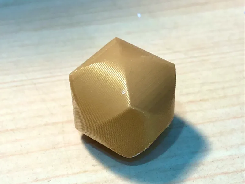 從側面看是圓柱,從角落看是正方體的球