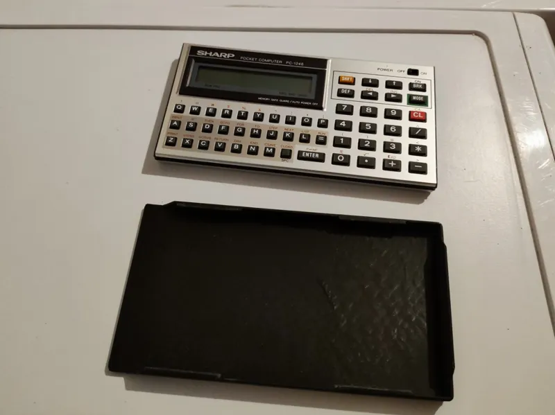 Sharp PC‑12xx – Ersatzabdeckung