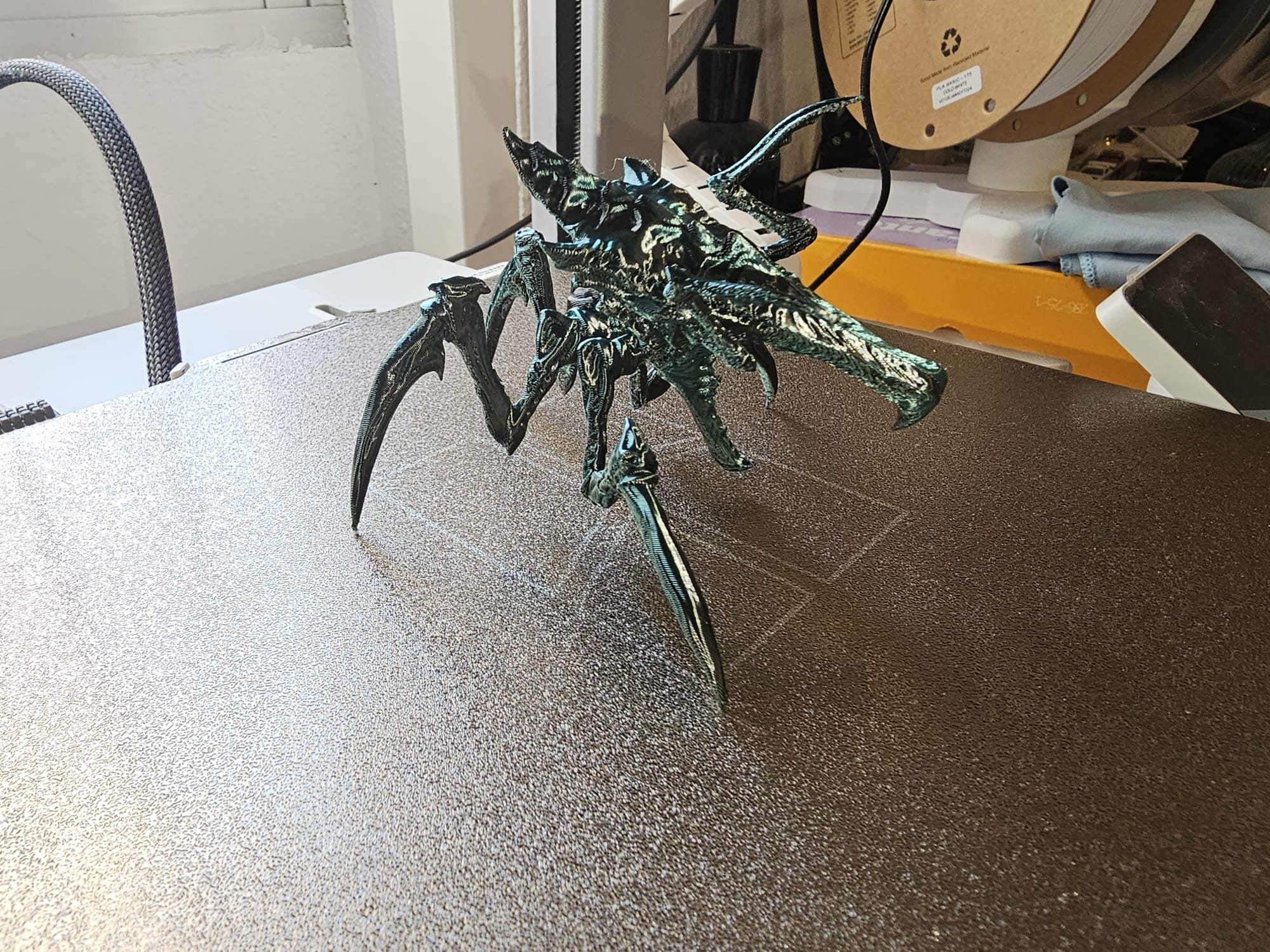 Miniatura 2 do modelo 3D 星河战队 阿拉奇虫族 Warrior 低头进食 手办
