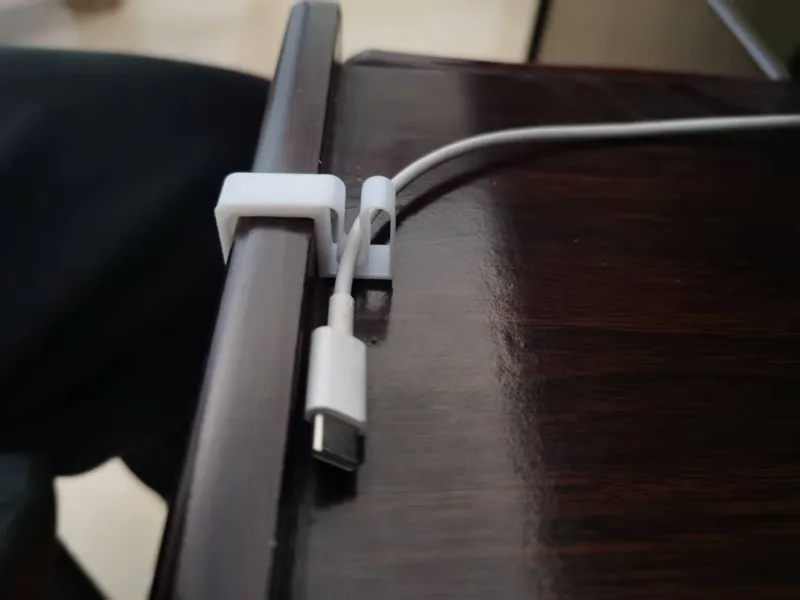 桌面数据线卡扣