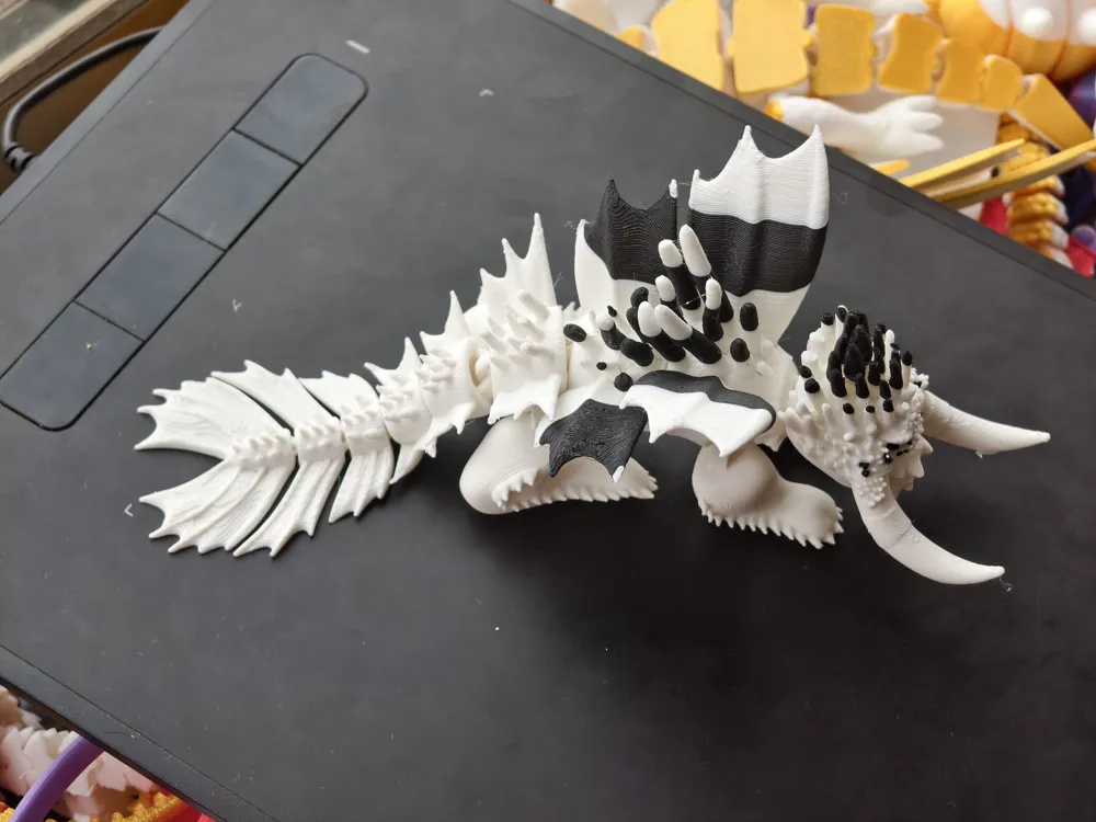 Spezieller Design-Drachen- und weißer Riesenornament, dekorativer Sammler-Geschenkhalter