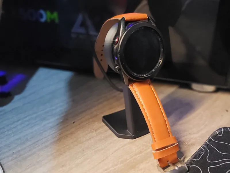Hold Samsung Watch 3 - SANTANA DESIGN