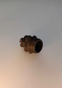 Cache géocaching en forme de pomme de pin — photo 4