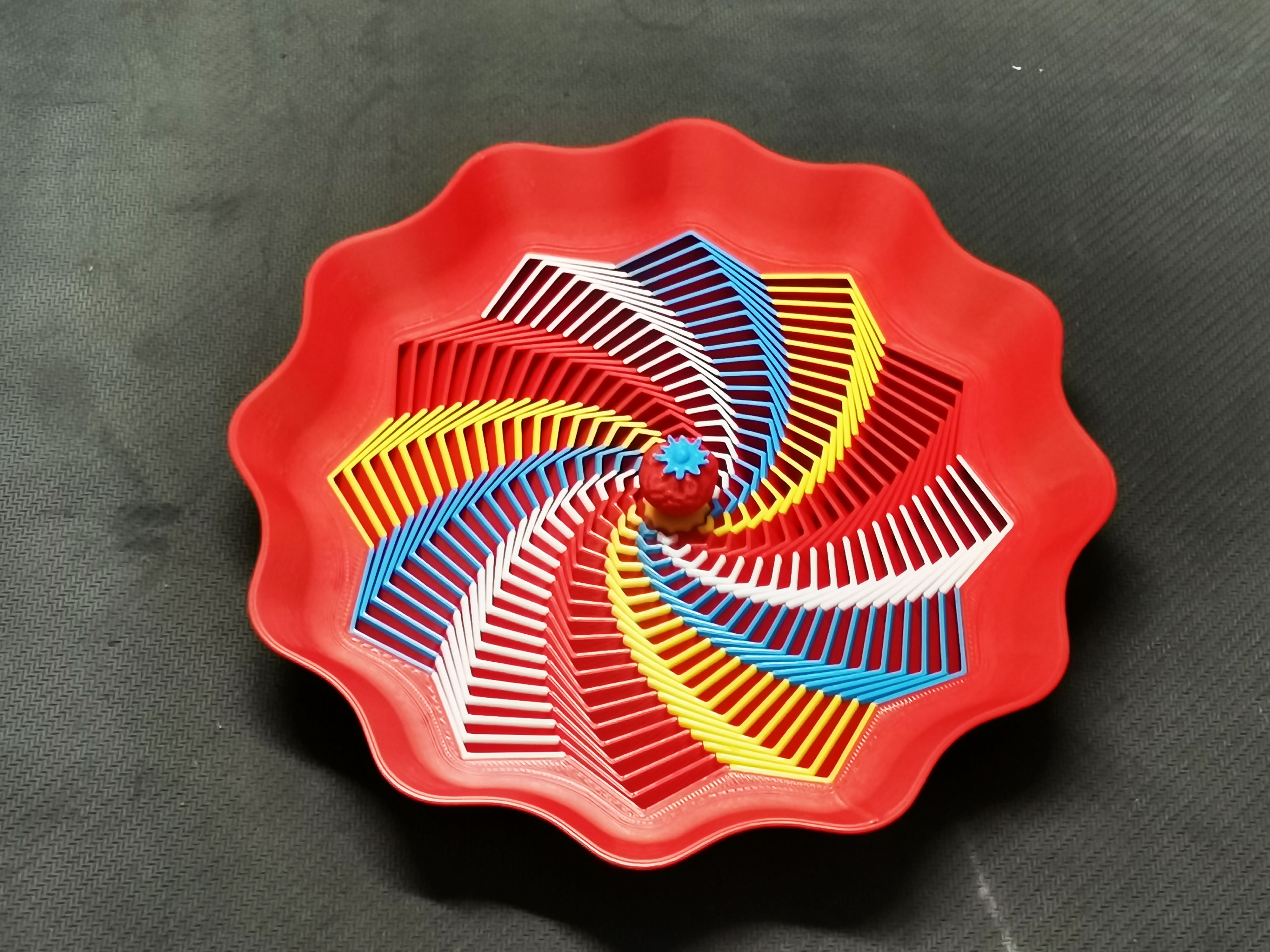 Miniatura 2 do modelo 3D 糖果盘 解压神器 水果盘 草莓收纳盒 糖果盒 零食盘