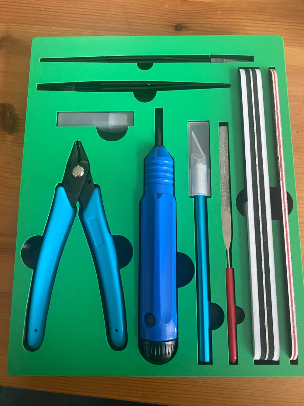 Gridfinity model makers tool holder by HBRDesigns - MakerWorld