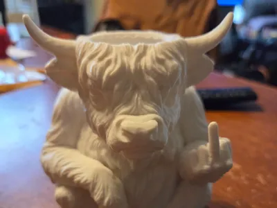 Highland cow flipping the bird planter