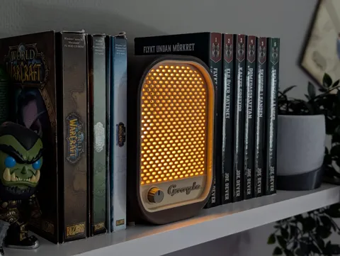 Retro Radio & Lamp Book Nook view 4