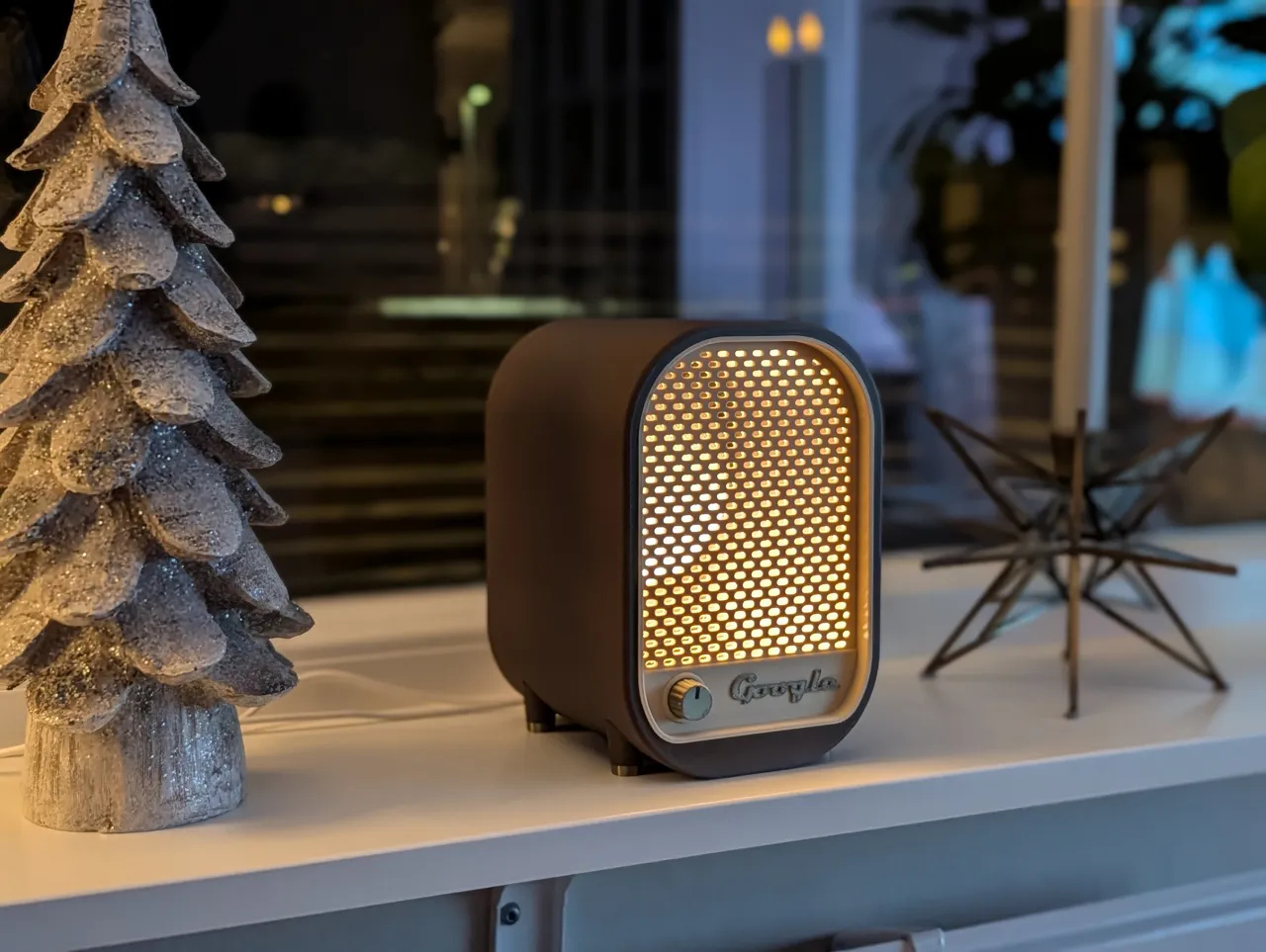 Retro Radio & Lamp Book Nook view 2