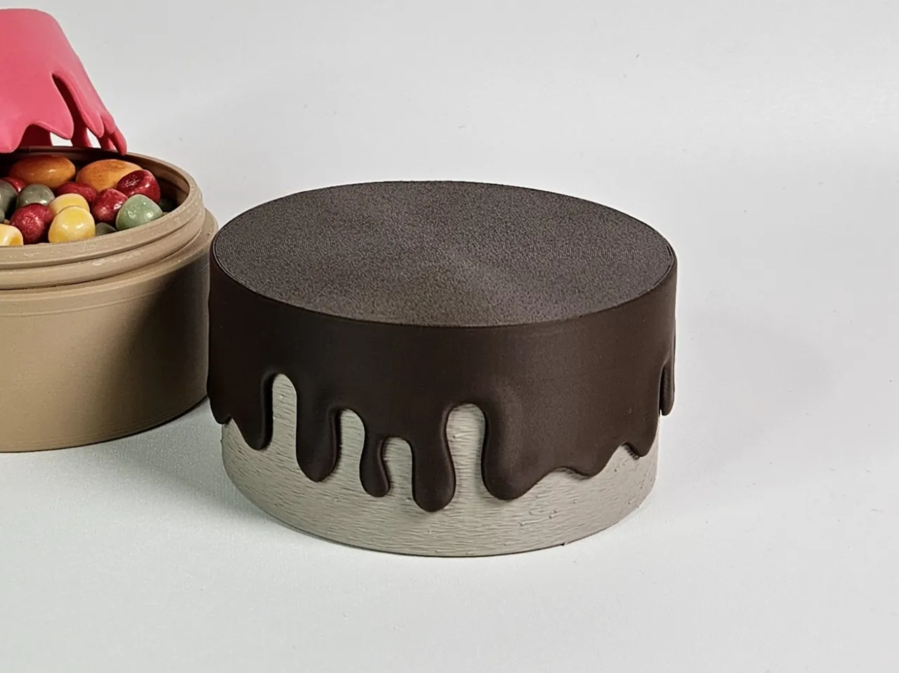 Drip Cake Container New and Improved Profile view 2