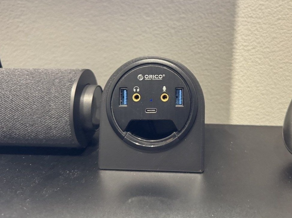 Holder for USB table hub