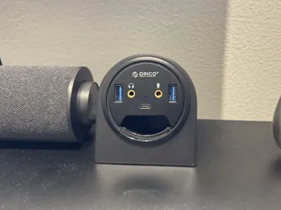 Holder for USB table hub