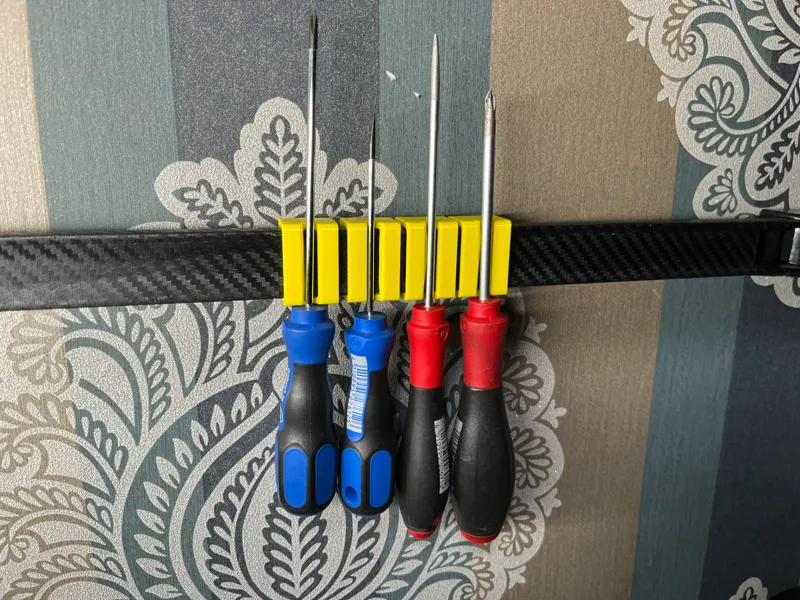 A holder clip for magnetic tool holder