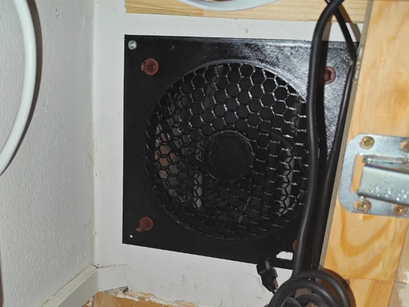 Fan mount + grill 140mm fan through wall
