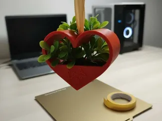 Macetero colgante en forma de corazón
