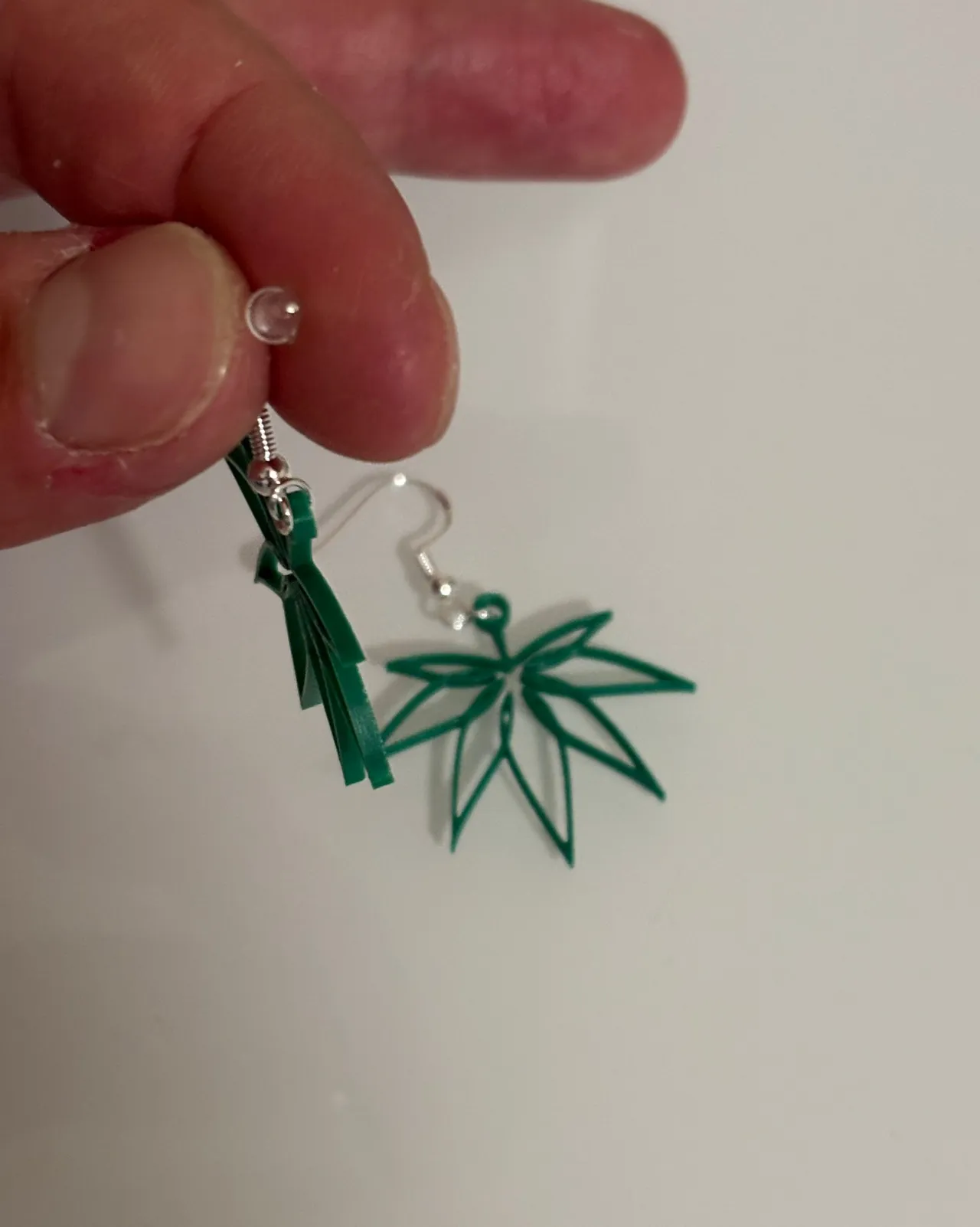 Orecchini foglia marijuana view 4