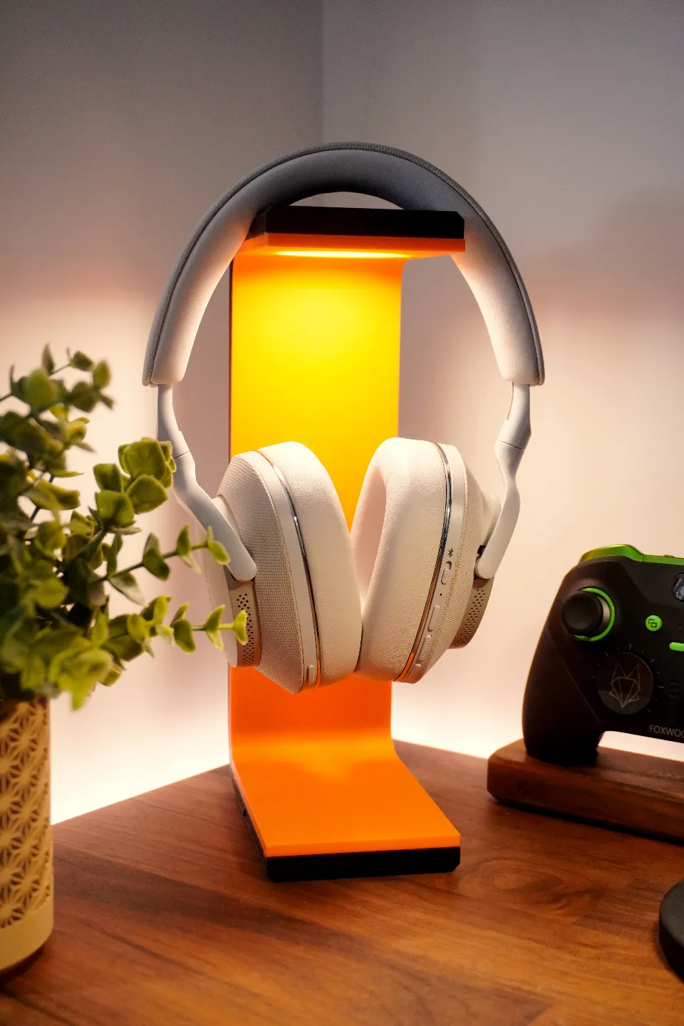 Headphones Display Stand Lamp - Foxwood view 3