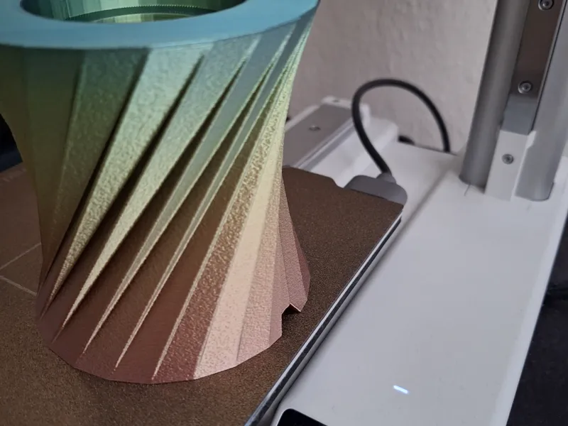 Fuzzy Spiral Lamp Base (E27)