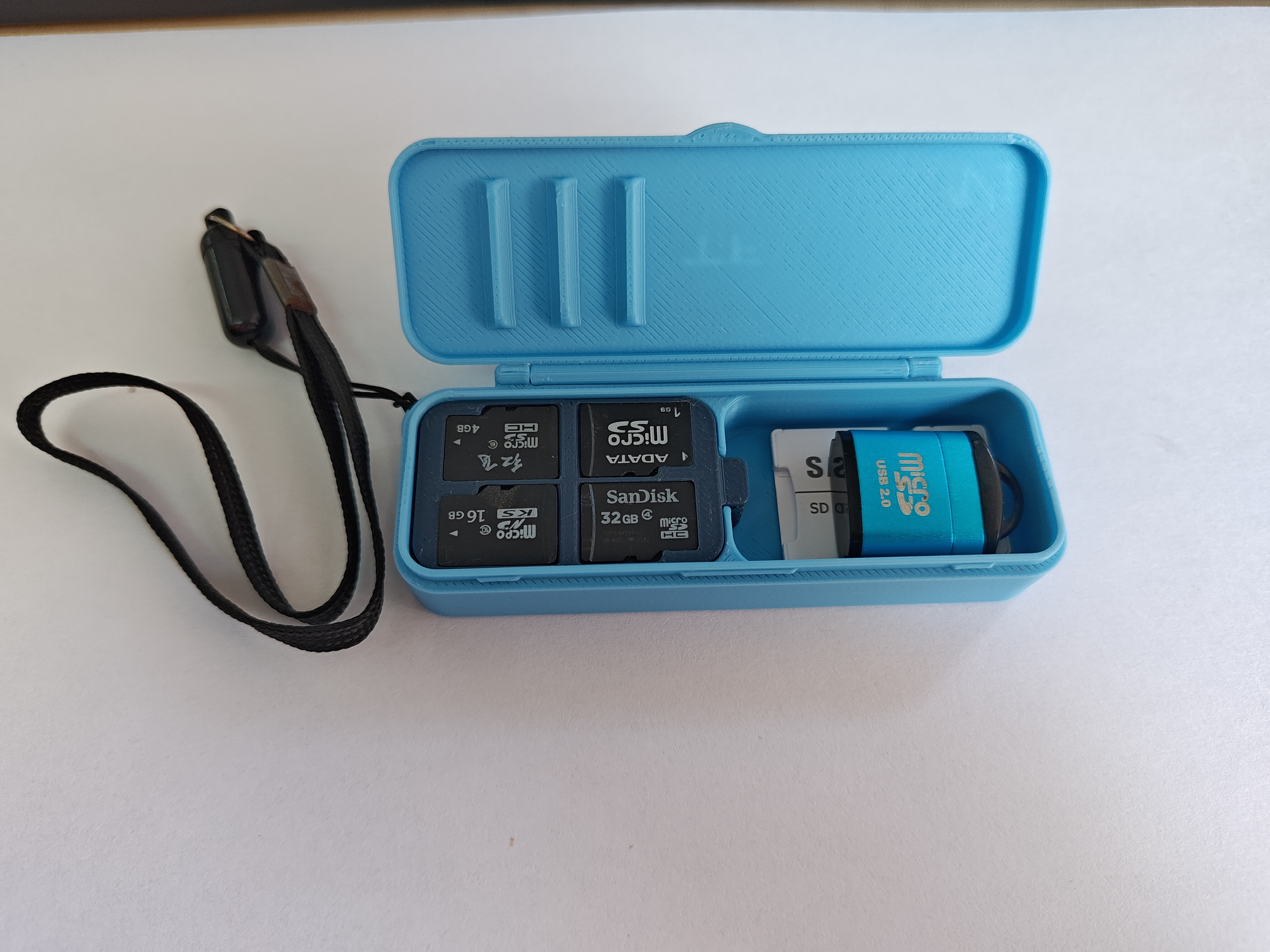 Miniatura 1 do modelo 3D V1版 TF SD 储存卡 U盘 读卡器收纳盒