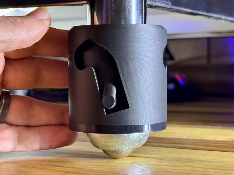 Lockable ball caster foot