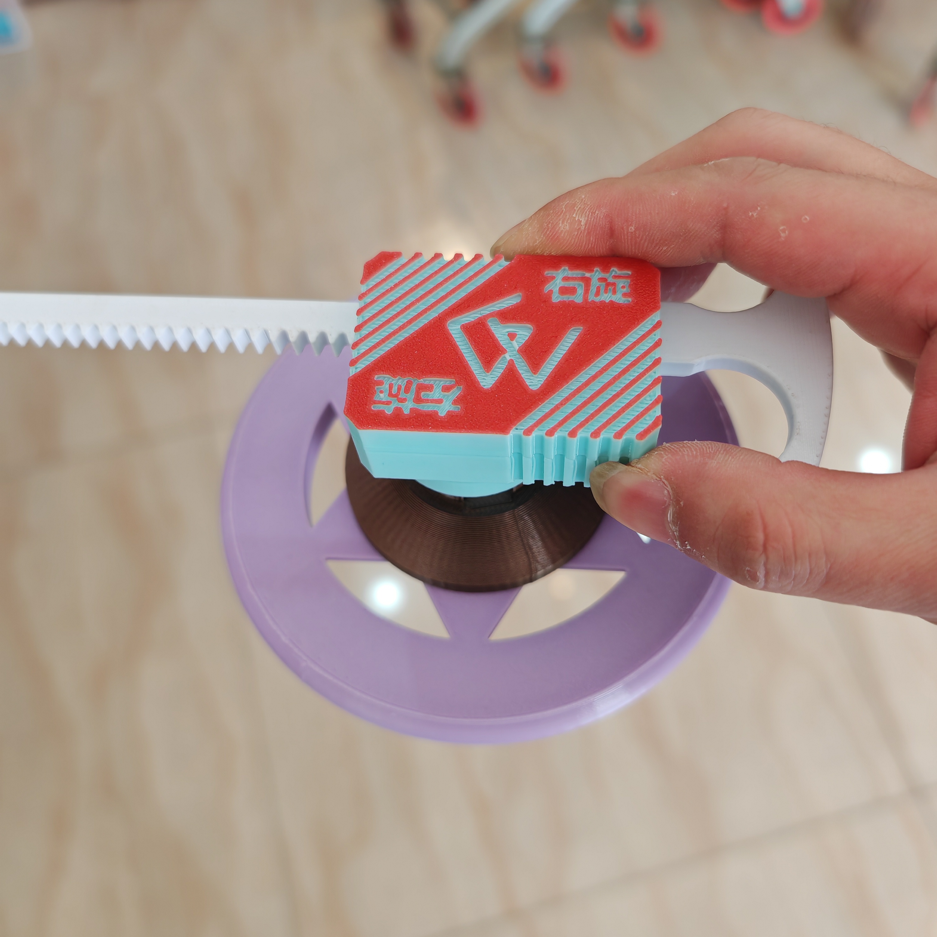 Miniatura 4 do modelo 3D 战斗陀螺带发射器，加装持久环后可旋转6分钟