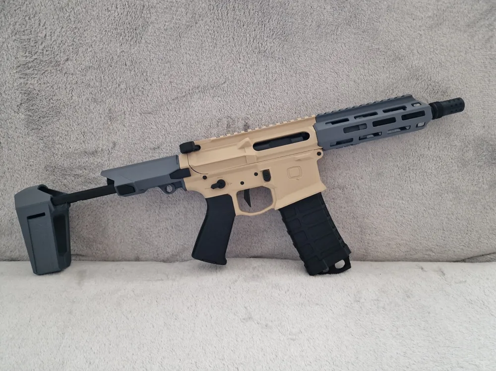 تمثال مزخرف تحت عنوان سلاح قابل للجمع، تصميم خاص