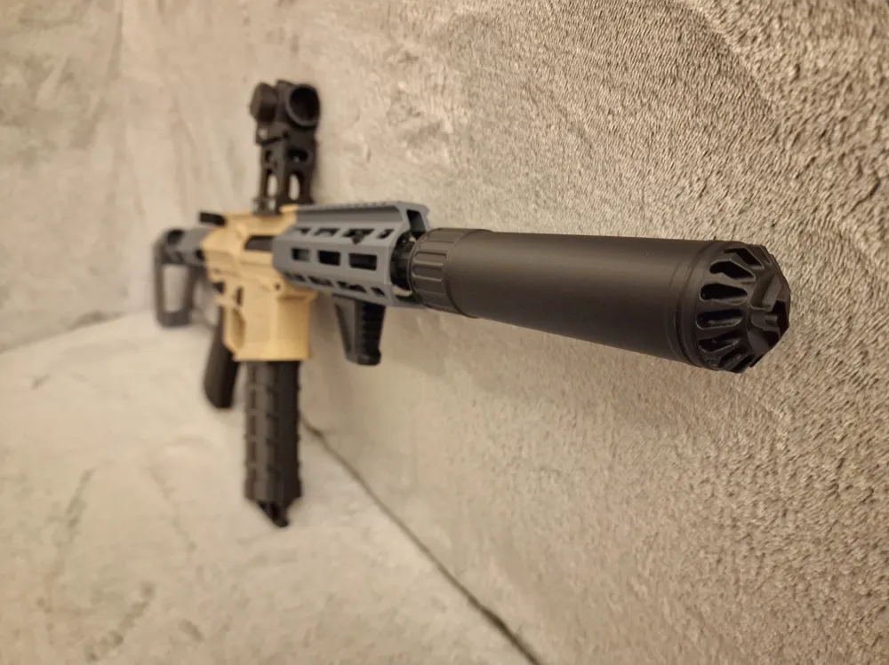 تمثال مزخرف تحت عنوان سلاح قابل للجمع، تصميم خاص