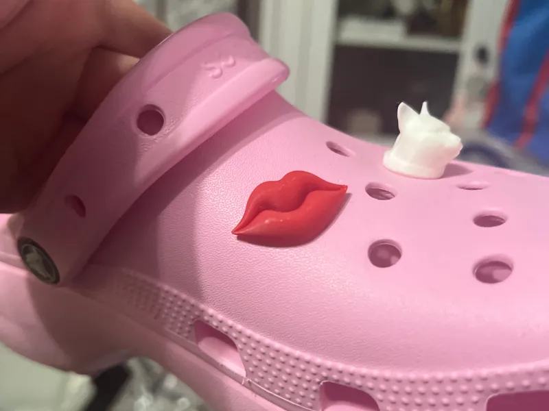 Croc lips charm