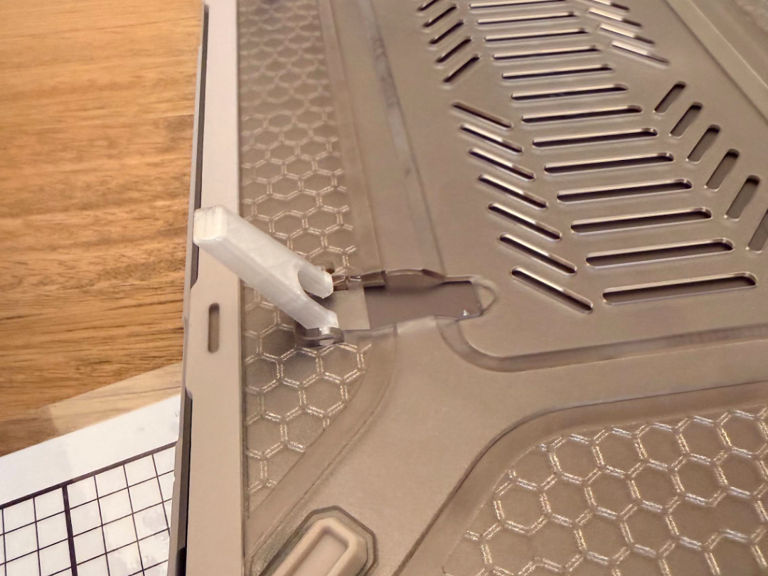Replacement kickstand for Macbook Pro case