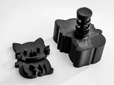 Spring-Release Cat Cookie Cutter